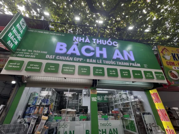Nhà Thuốc Bách An - Chuỗi nhà thuốc uy tín Hà Nội 13 Mặt tiền Nhà thuốc Bách An 192-194 Trần Cung, Phường Nghĩa Đô, đối diện Bệnh viện E